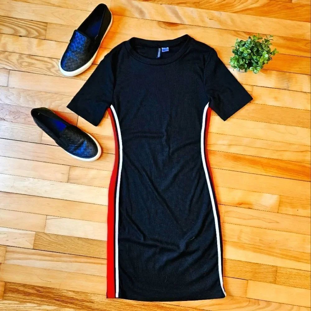 Divided Form Fitting Dress - Picture 2 of 9